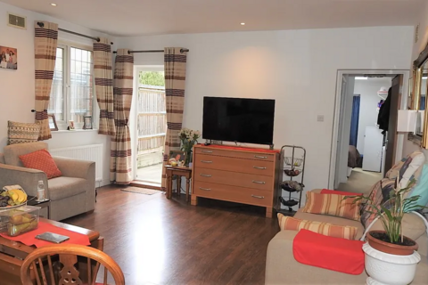 2 bedroom bungalow for sale - Douglas Road, Surbiton, KT6 7SE