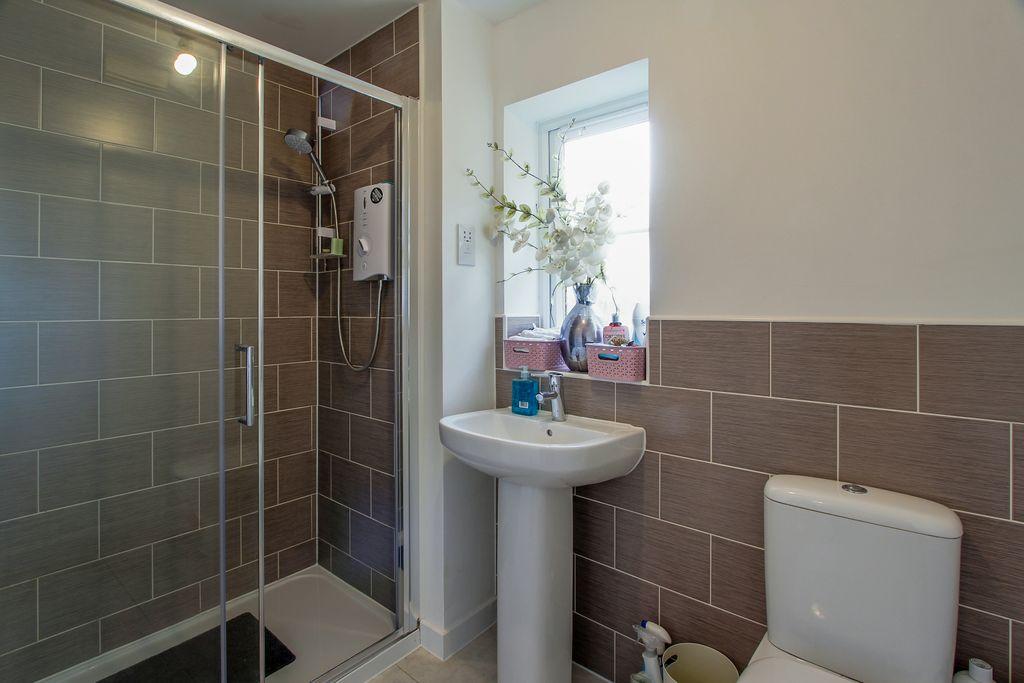 Ensuite to Bed 1