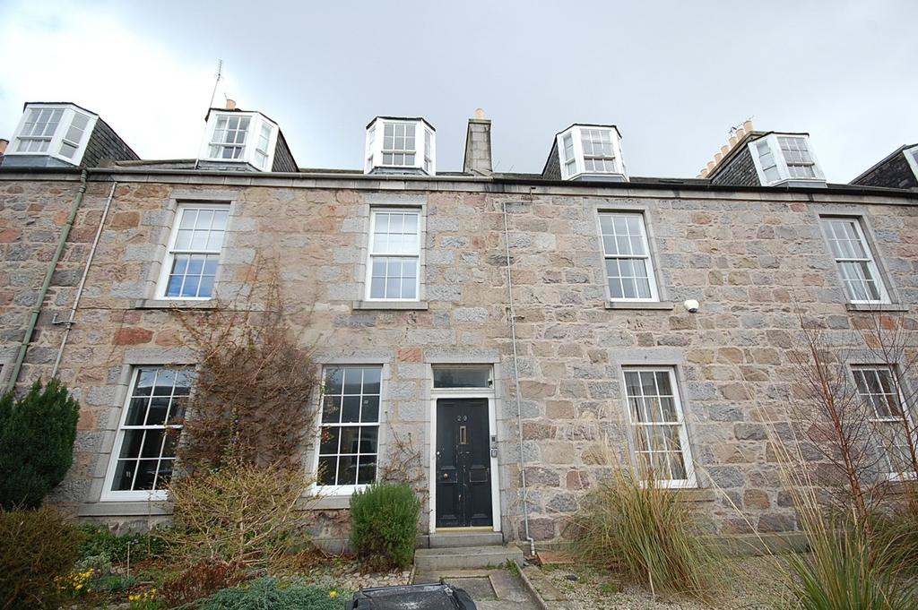 Victoria Street, West End, Aberdeen, AB10 2 bed flat to rent £795 pcm