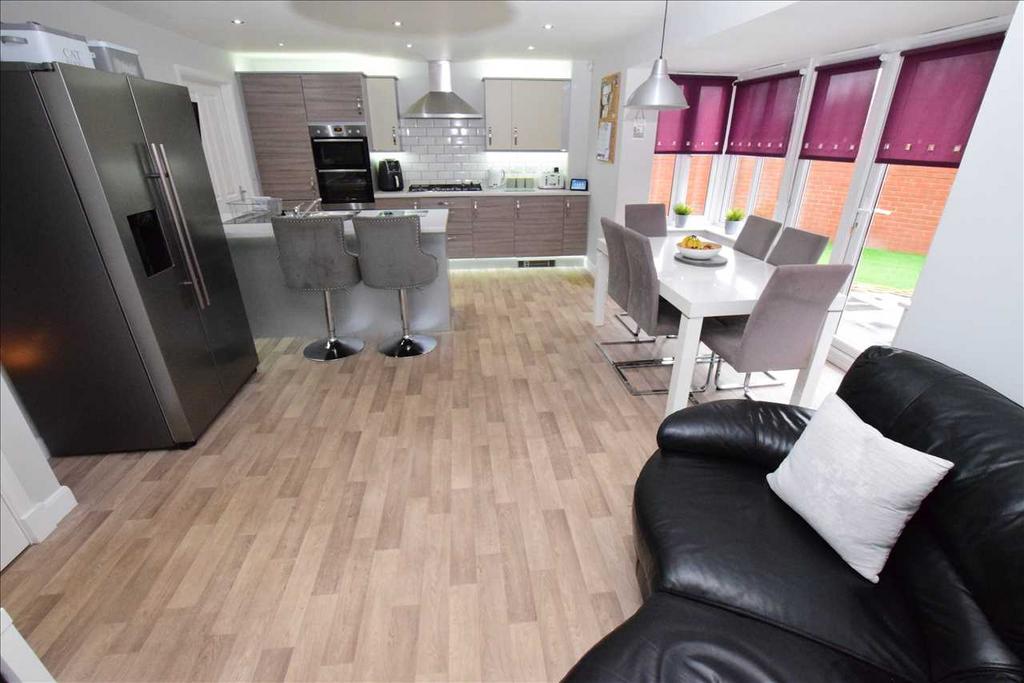 Kitchen / Dining