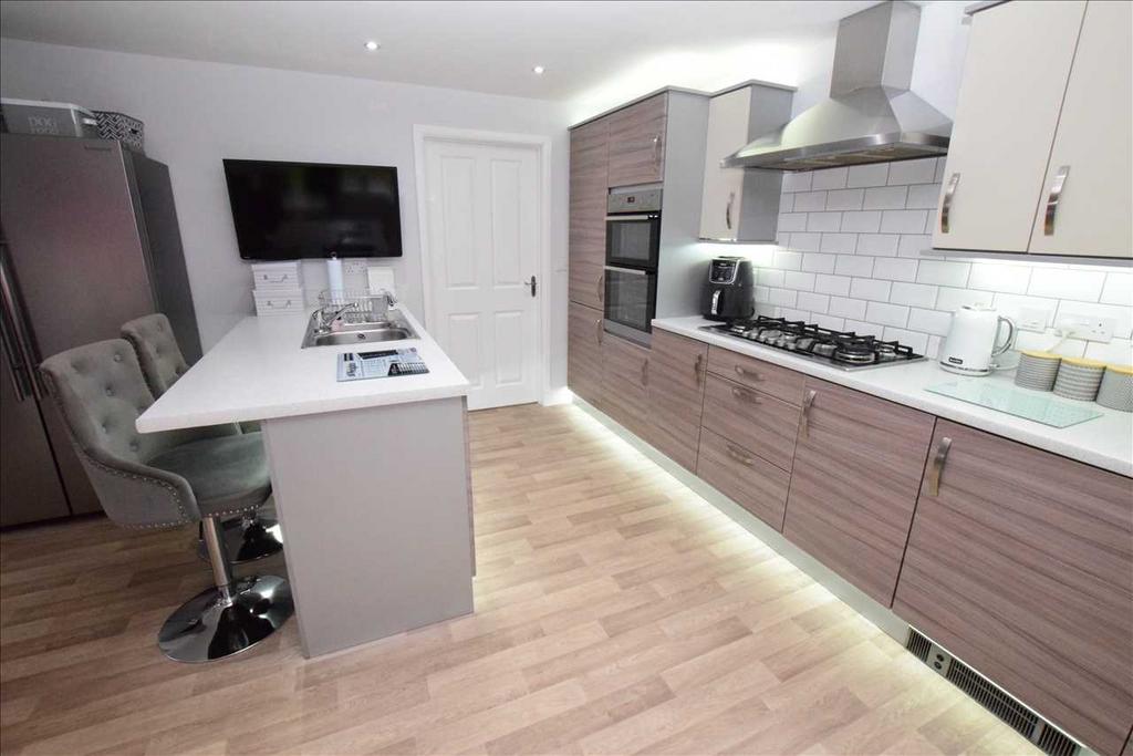 Kitchen / Dining