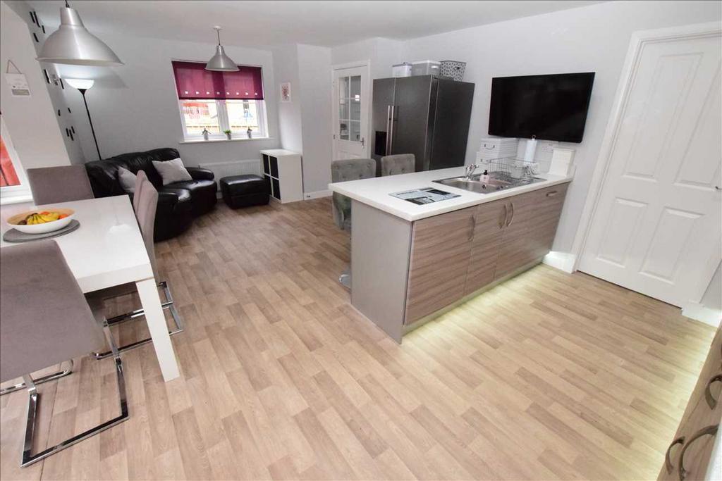 Kitchen / Dining