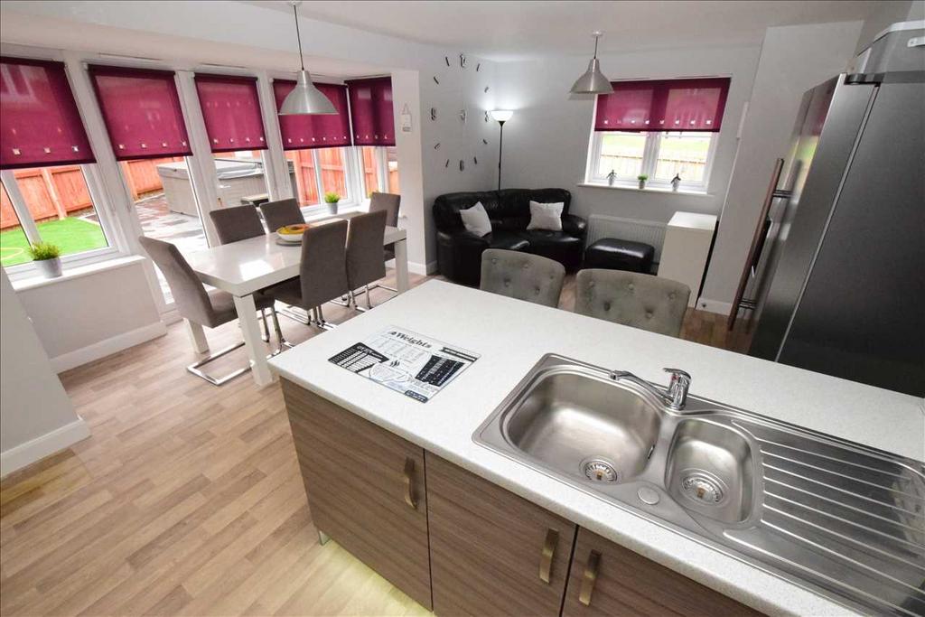 Kitchen / Dining