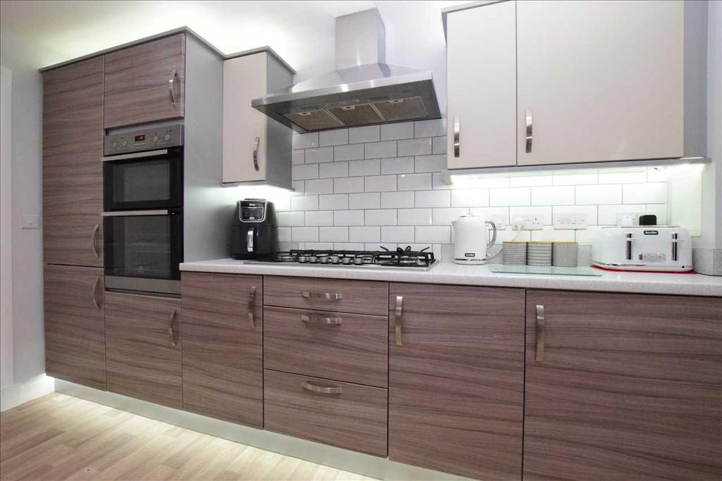 Kitchen / Dining