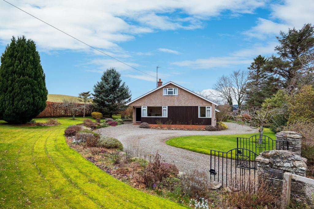 Muckhart Road, Dunning, Perthshire, PH2 0RA 2 bed bungalow for sale £