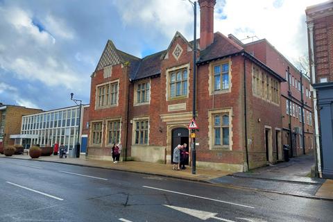 Office to rent - 67 High Street North, Dunstable, Bedfordshire, LU6 1JF