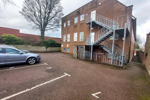 Office to rent - 67 High Street North, Dunstable, Bedfordshire, LU6 1JF