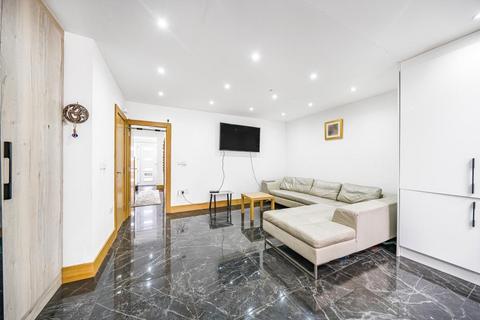 111 Tamar Way, Slough, SL3 8SZ