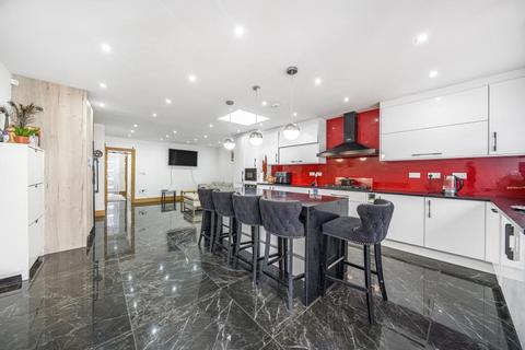 111 Tamar Way, Slough, SL3 8SZ