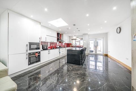 111 Tamar Way, Slough, SL3 8SZ