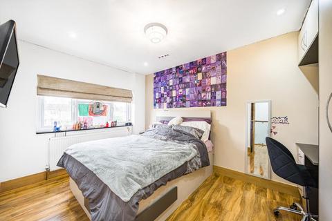 111 Tamar Way, Slough, SL3 8SZ