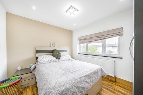 111 Tamar Way, Slough, SL3 8SZ
