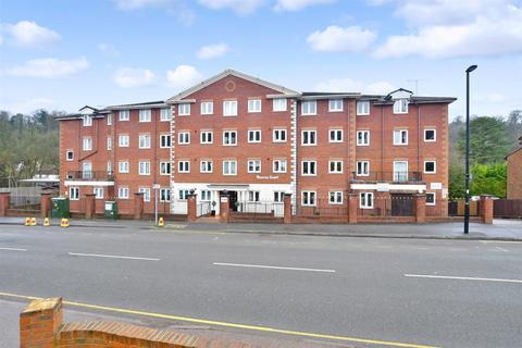 2 bedroom flat for sale, Croydon Road, Caterham, Surrey