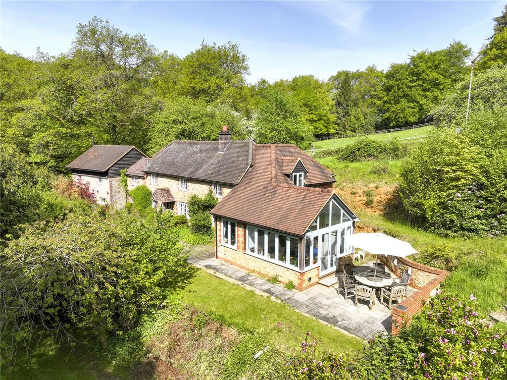 Whitmore Vale Road, Hindhead, Surrey, GU26 4 bed detached house for