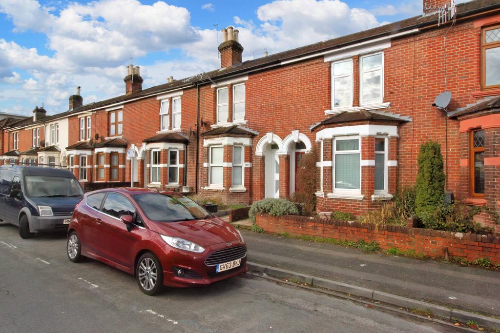 Desborough Road, Eastleigh SO50 3 bed terraced house to rent £1,500