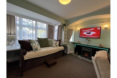 Studio to rent, Old Oak Road, Kings Norton, Birmingham