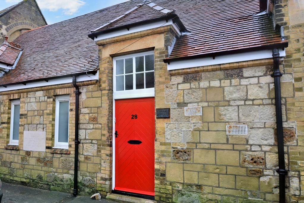 South Street, Ventnor PO38 1 bed ground floor flat £550 pcm (£127 pw)