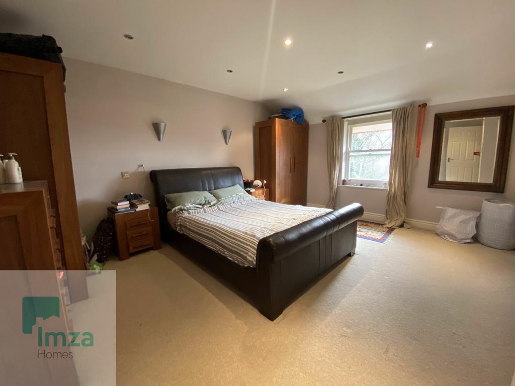 Bedroom 1 2.heic