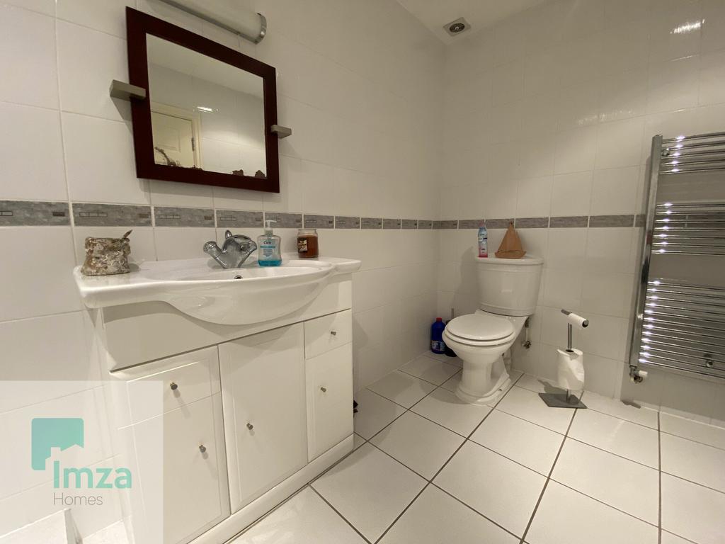 Bathroom 1.heic