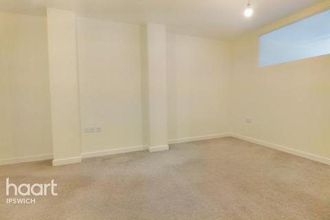 16, St Edmund House Rope Walk, Ipswich, IP4 1NF