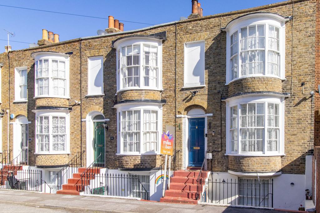 Addington Square, Margate, CT9 3 bed end of terrace house for sale £