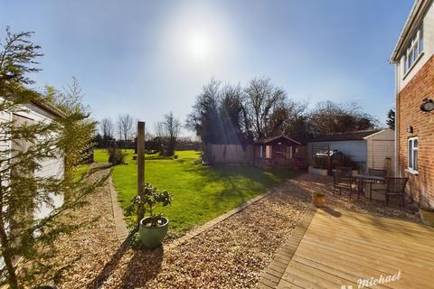 8 Bittenham Close, Stone, Aylesbury, HP17 8RY
