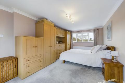 8 Bittenham Close, Stone, Aylesbury, HP17 8RY
