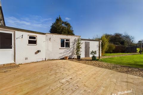8 Bittenham Close, Stone, Aylesbury, HP17 8RY