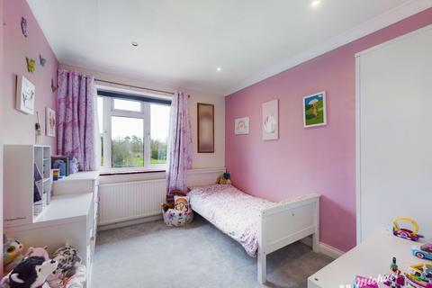 8 Bittenham Close, Stone, Aylesbury, HP17 8RY