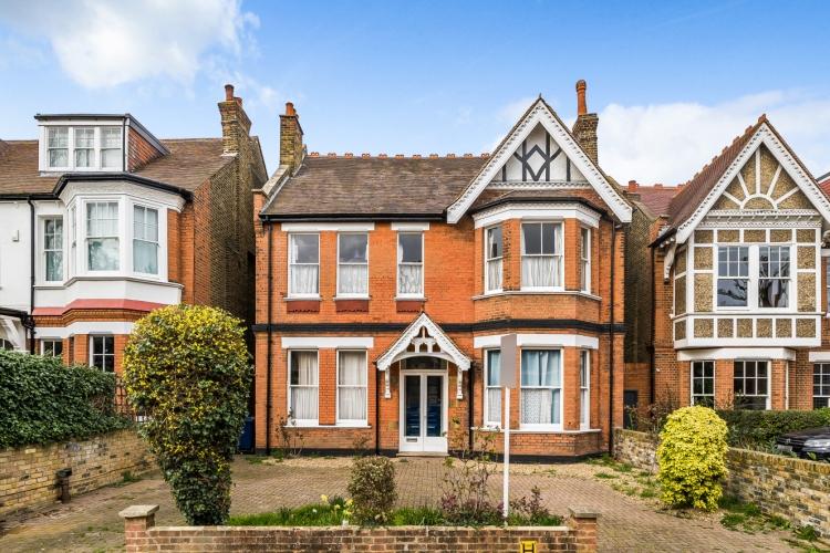 Woodville Gardens London W5 6 bed house £4,500 pcm (£1,038 pw)