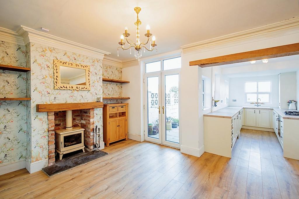 The Green, Swanwick, Alfreton, Derbyshire, DE55 1BL 4 bed terraced house £950 pcm (£219 pw)