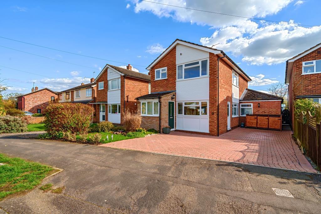 Haddenham, Buckinghamshire, HP17 4 bed detached house for sale £550,000