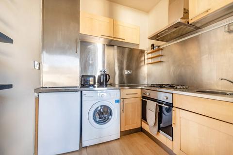 2 bedroom flat to rent - Palace Road, Tulse Hill, London, SW2