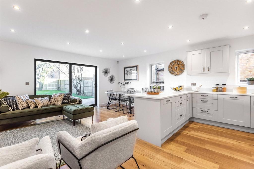 Downs Road, South Wonston, Winchester, SO21 3 bed detached house for