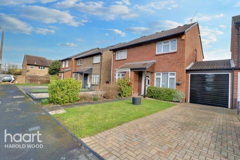 17 Camellia Close, Romford, RM3 0XW