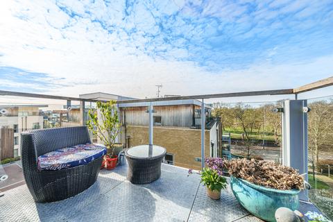 2 bedroom penthouse for sale - Needham Court, Blagrove Road, Teddington, TW11