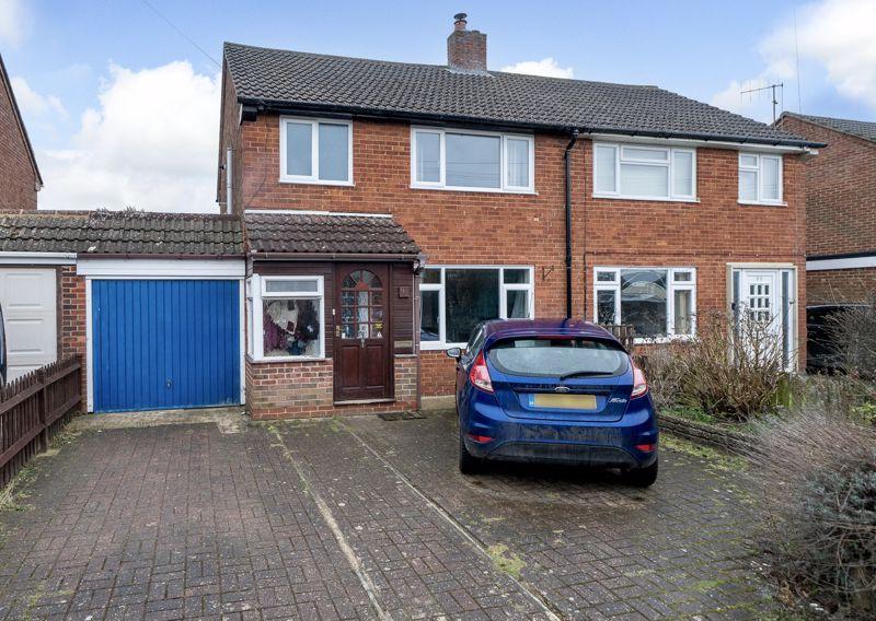 Elm Avenue, Caddington 3 bed semidetached house for sale £369,950