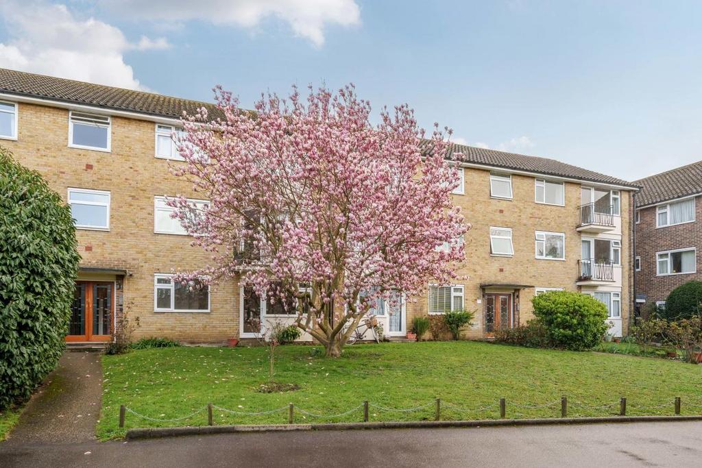Embassy Gardens, Beckenham 2 bed flat for sale £350,000