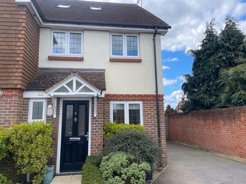Merebank Close, Godstone 3 bed end of terrace house £1,850 pcm (£427 pw)