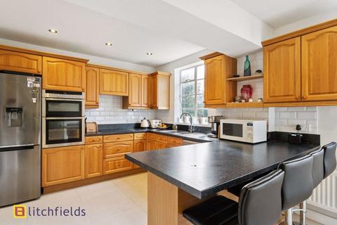 29 Ludlow Way, London, N2 0JZ