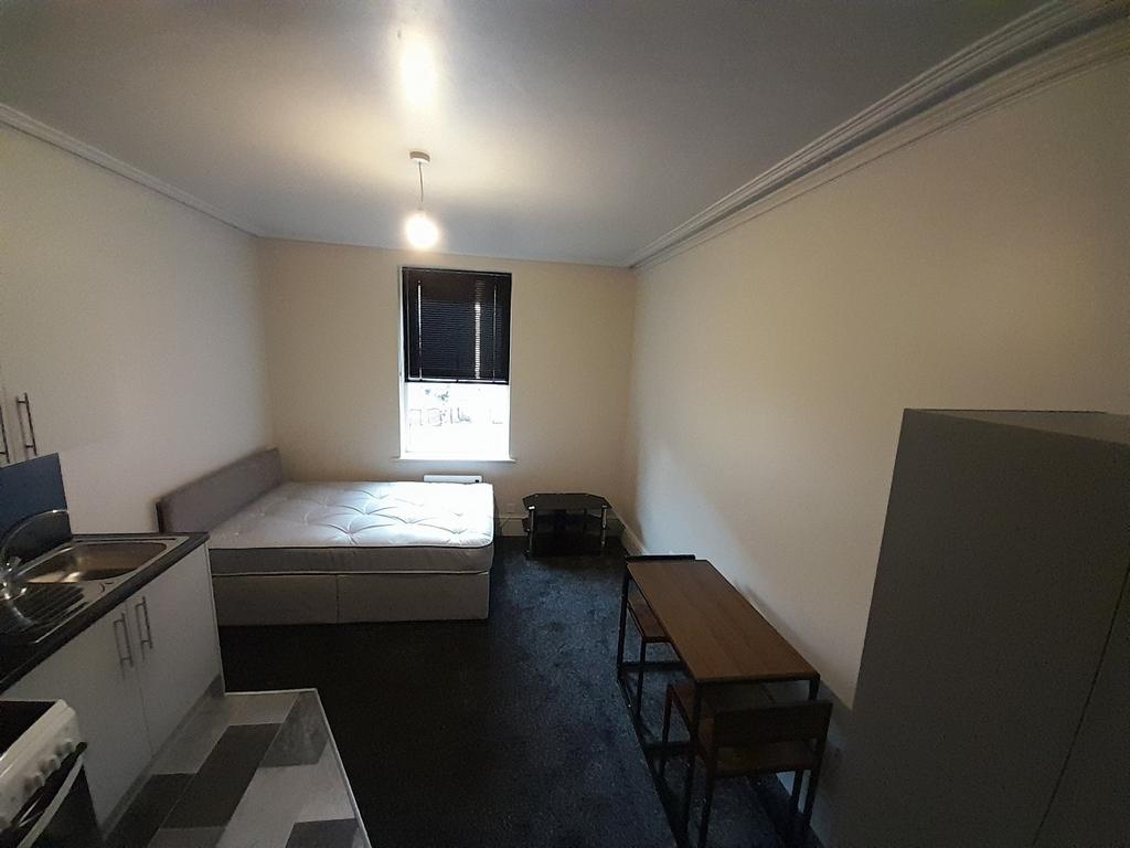 4 College Grove View, Flat 3