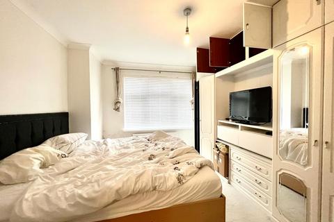 8 bedroom semi-detached house to rent, Ellington Road, Hounslow TW3