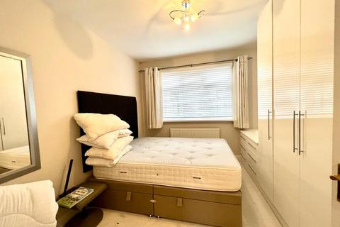 undefined, Ellington Road, Hounslow TW3