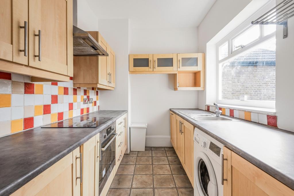 Coleraine Road London SE3 2 bed apartment £1,795 pcm (£414 pw)