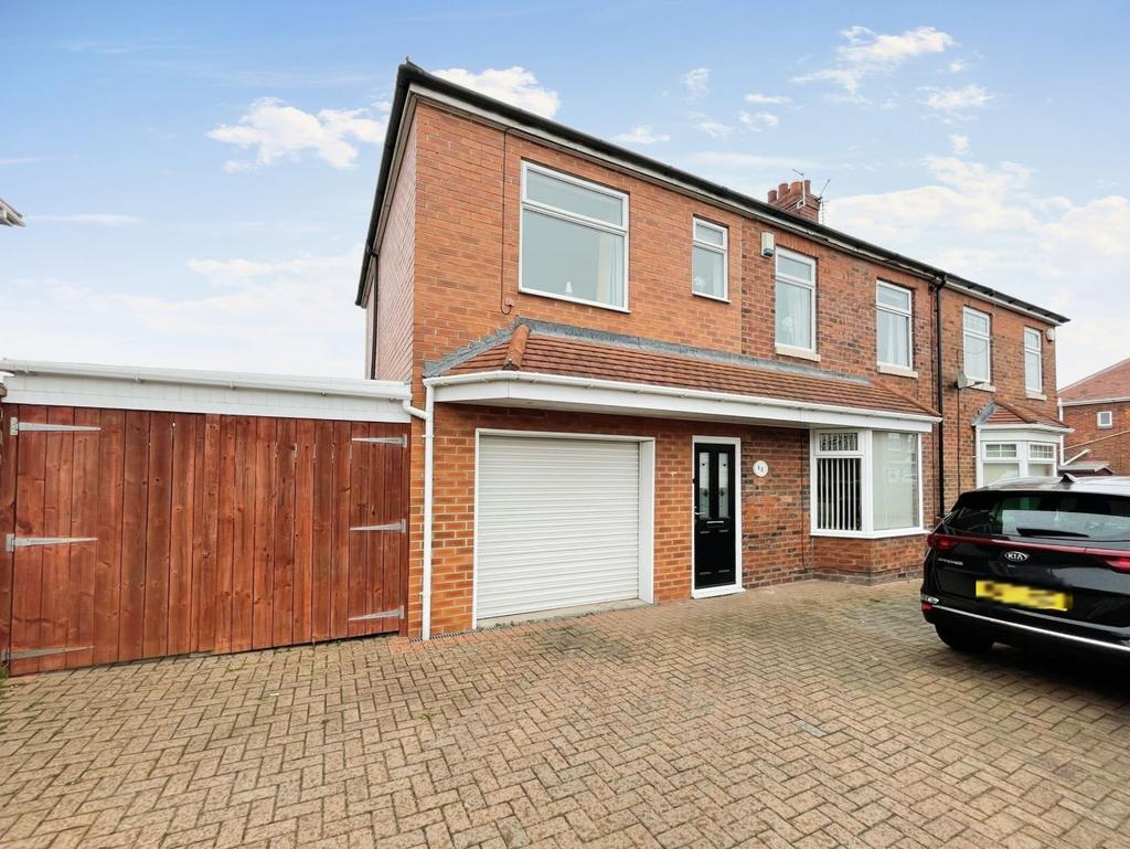 Fenwick Avenue, Simonside, South Shields, Tyne and Wear, NE34 9AJ 4 bed