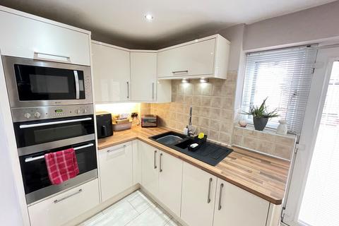 4 bedroom semi-detached house for sale - Fenwick Avenue, Simonside, South Shields, Tyne and Wear, NE34 9AJ