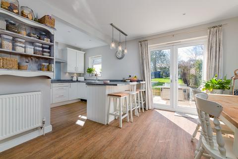 41 Lodge Road, Fetcham, Leatherhead, KT22 9QY