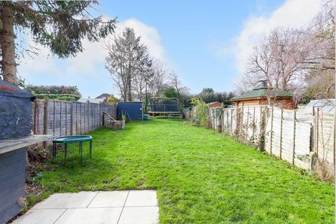 41 Lodge Road, Fetcham, Leatherhead, KT22 9QY