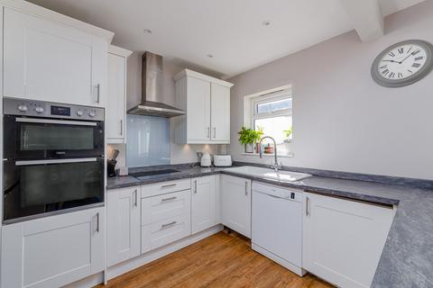 41 Lodge Road, Fetcham, Leatherhead, KT22 9QY