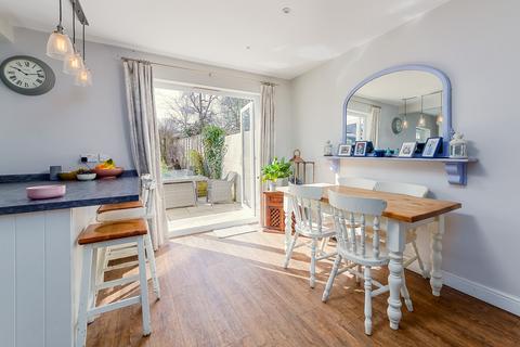 41 Lodge Road, Fetcham, Leatherhead, KT22 9QY